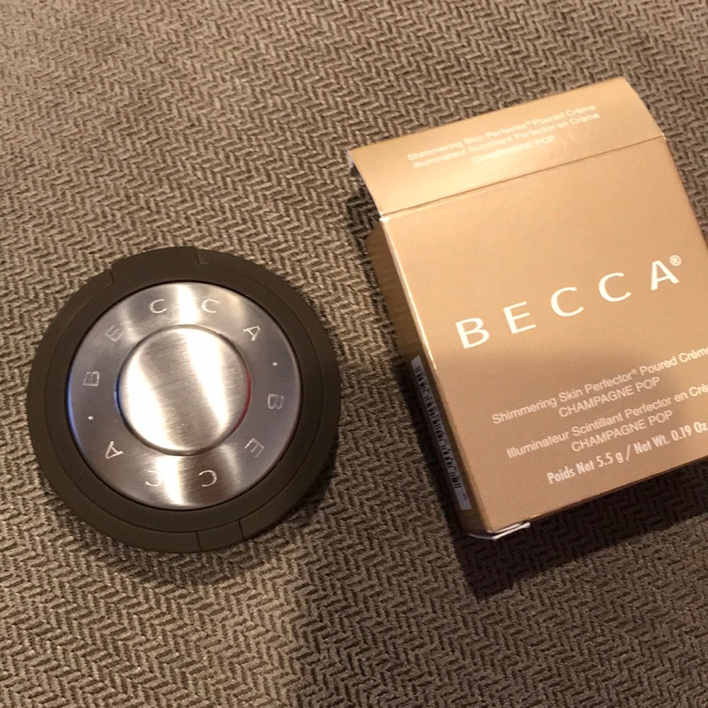 Brand new Becca Champagne Pop Highlighter